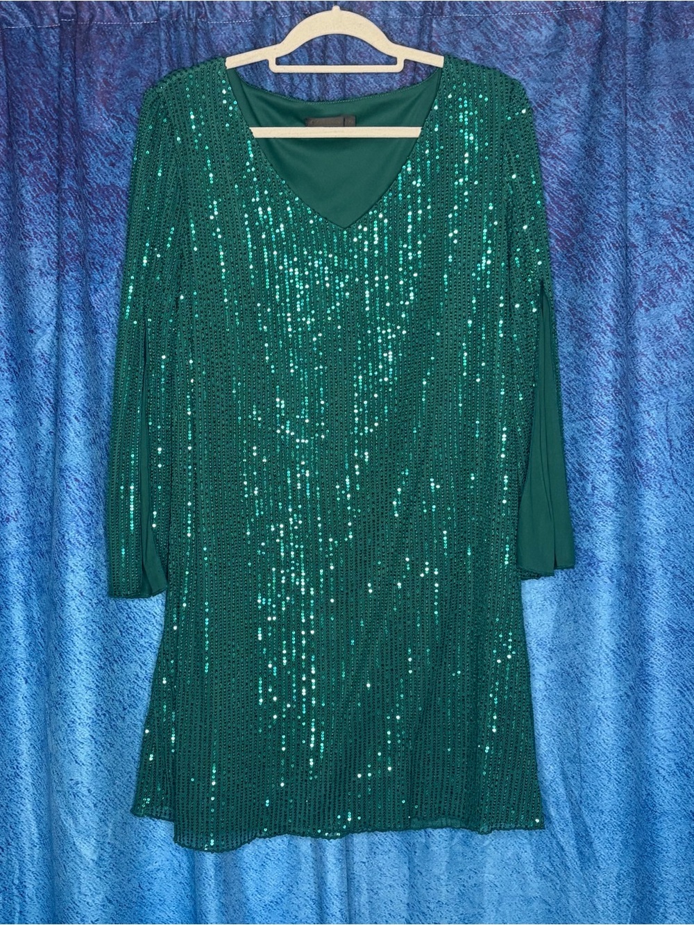 Sparkling Emerald V-Neck Long Sleeve Dress